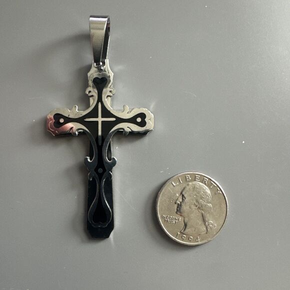 Vintage Silver / Black Tone Graphic Design Cross Pendant 24 Inch Chain Necklace - Picture 4 of 7